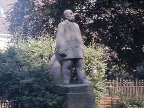 arne garborg statue